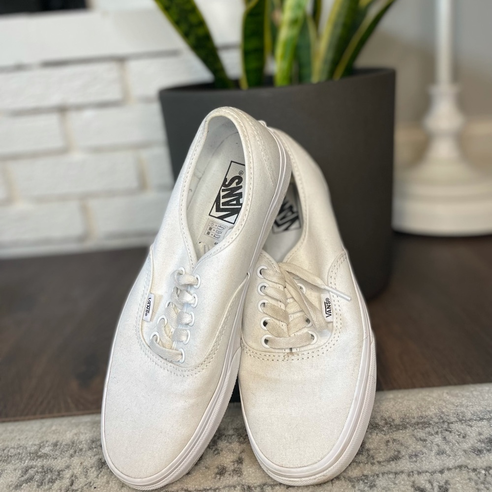 White Vans Sneakers 10